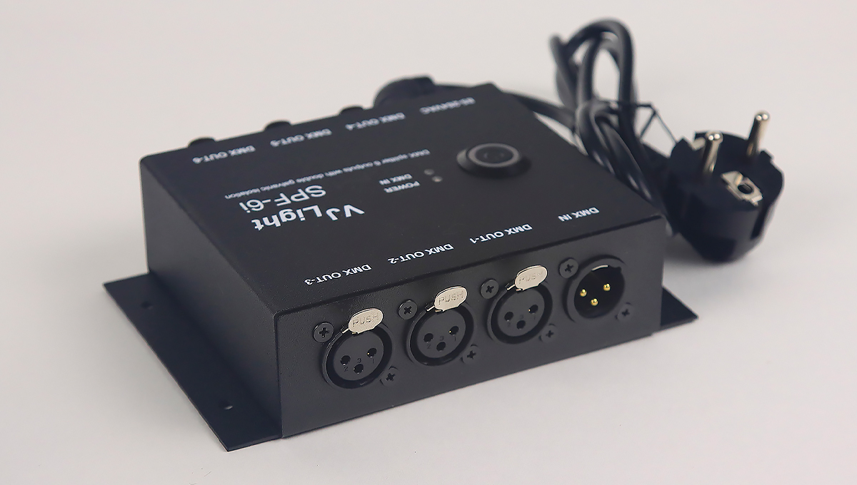 VJLight SPF-6i - DMX сплиттер с двойной гальванической развязкой и индикаторами 1 XLR вход - 6 XLR выходов. Свободное крепление на любую поверхность.