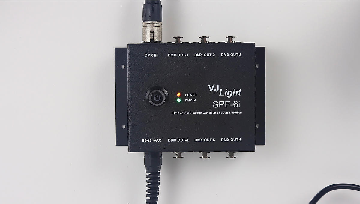 VJLight SPF-6i - DMX сплиттер с двойной гальванической развязкой и индикаторами 1 XLR вход - 6 XLR выходов. Свободное крепление на любую поверхность.